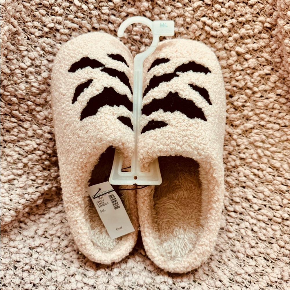 Maurice’s Slippers, sz med/lg